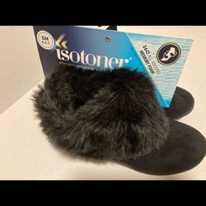 Woman’s NWT memory foam slippers